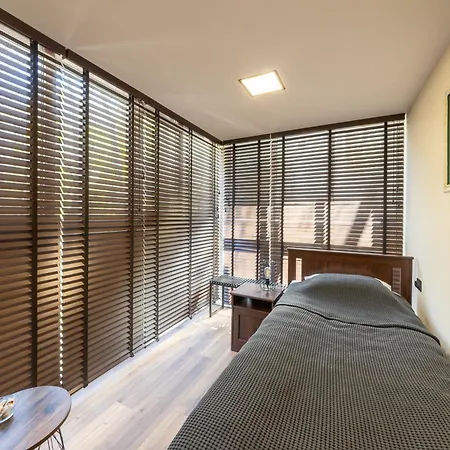 Center Apartment, Walk To & Sea Garden * فارنا