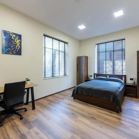 Center Apartment, Walk To & Sea Garden * فارنا