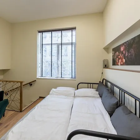 Center Apartment, Walk To & Sea Garden Апартаменти