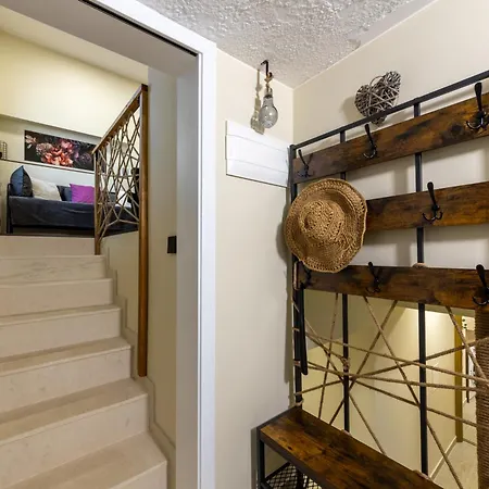 Center Apartment, Walk To & Sea Garden فارنا