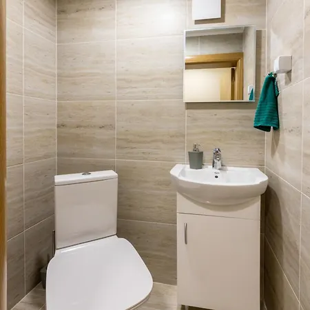 Center Apartment, Walk To & Sea Garden شقة فارنا