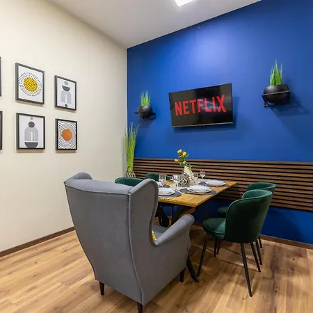 Center Apartment, Walk To & Sea Garden Апартаменти Варна