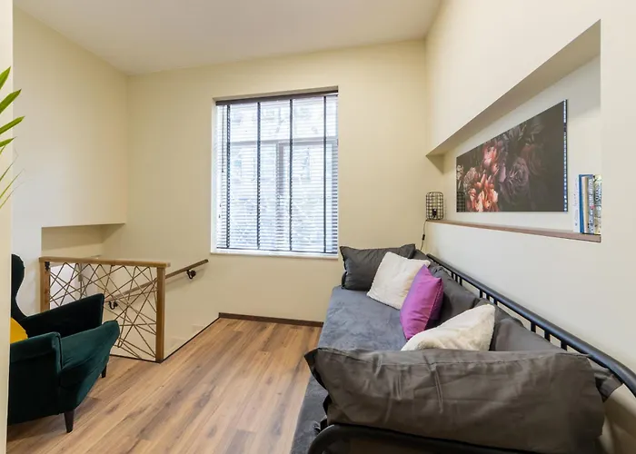 Center Apartment, Walk To & Sea Garden Apartment *