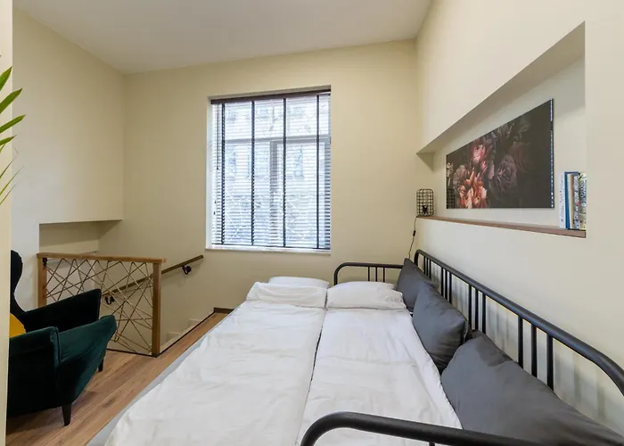 Center Apartment, Walk To & Sea Garden Apartment