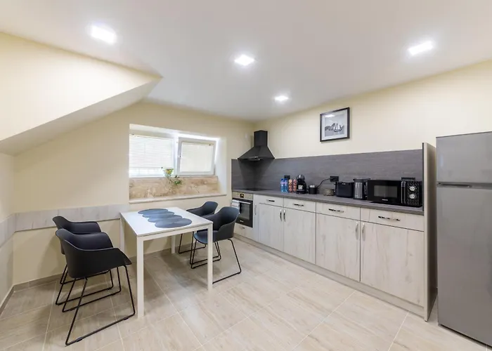 Apartment Center Apartment, Walk To & Sea Garden