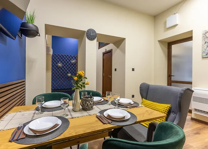 Center Apartment, Walk To & Sea Garden Apartment *